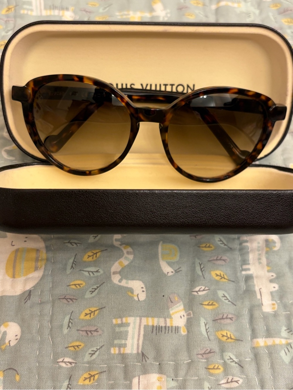 Louis Vuitton Sunglasses (PRICE FIRM)